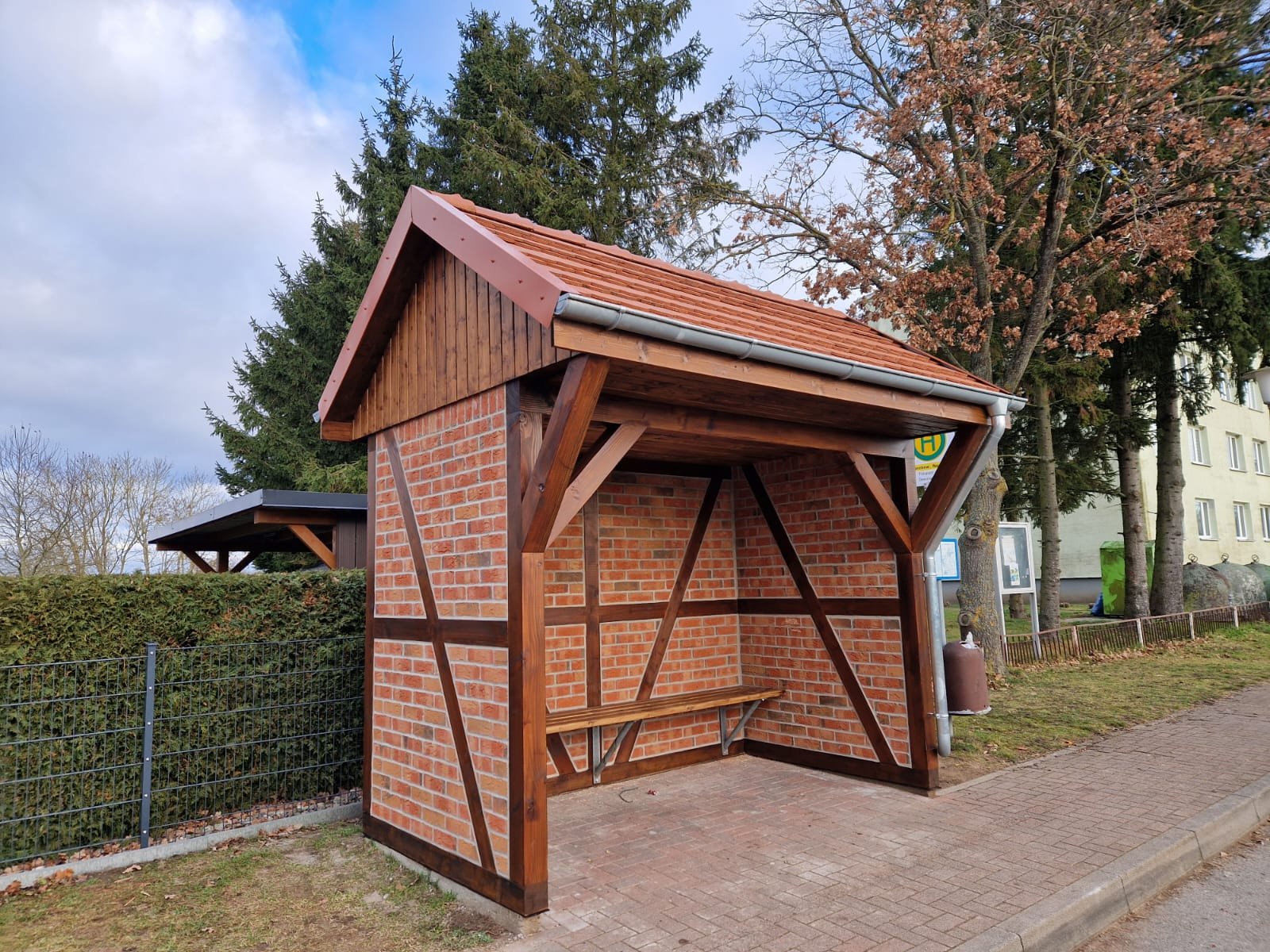 Buswartehäuser und Rastplätze in Holzständerbauweise