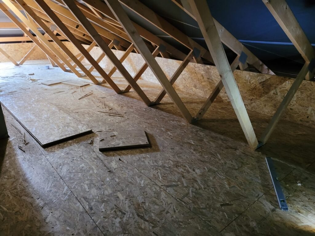 Projekte 8 Dachboden begehbar und belastbar machen für zusätzlichen Stauraum oder weiteren Ausbau von Holbau K. Jager