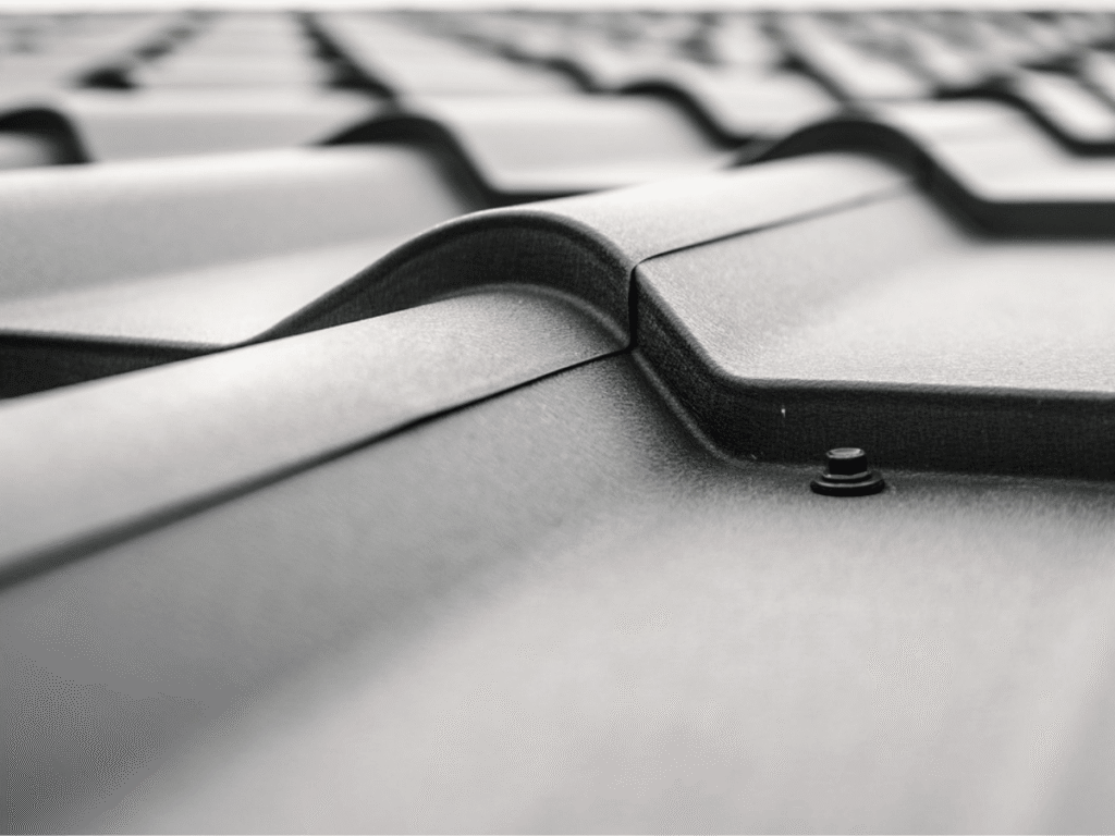 Blechdach in Ziegeloptik zur Bedachung von Gartenhäusern und Gerätehäusern. Holzbau K. Jager in Mecklenburg-Vorpommern