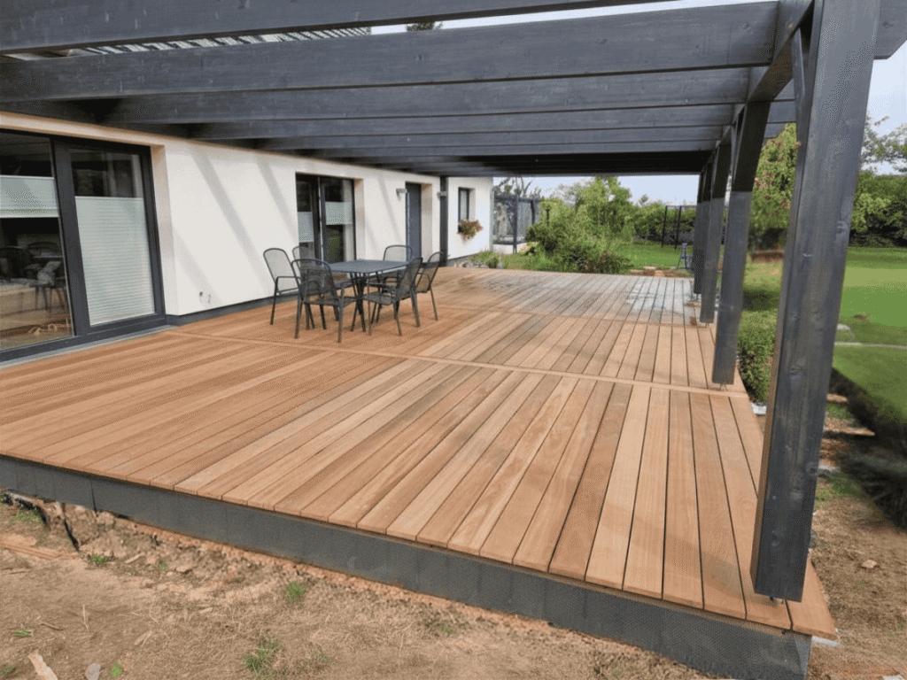 Terrasse bauen belüftete Umrandung