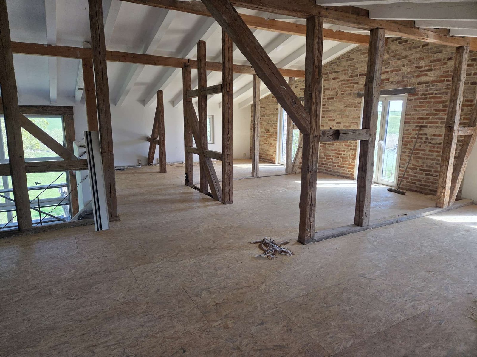 Stabiler Boden für die obere Etage aus OSB Platten in Binz
