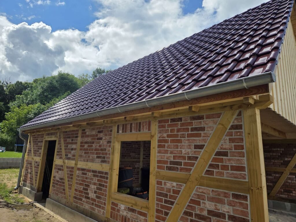 Seitenansicht des Carports nach Fertigstellung des Dachkastens in Jarmen