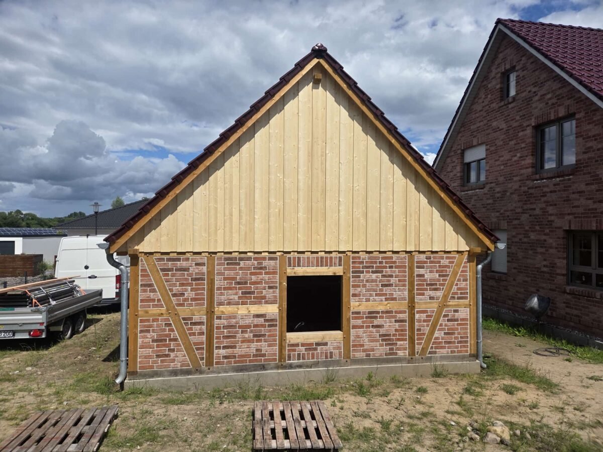 Carportverkleidung Jarmen, Boden-Deckel-Schalung, Carportgiebel verkleiden, Carport fertigstellen