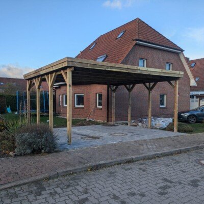 Doppelcarport mit Holzblende in Koserow gebaut