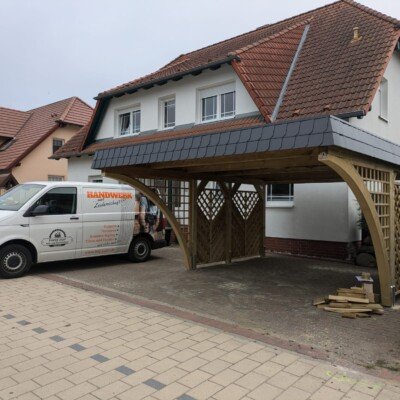 Carport mit Rundbogen und Ziergitter in Sellin gebaut