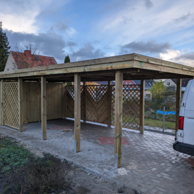 Carport mit Schuppen und Holzblende in Stavenhagen