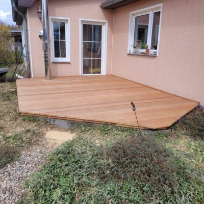 Kleine Bangkirai Terrasse in Wolgast